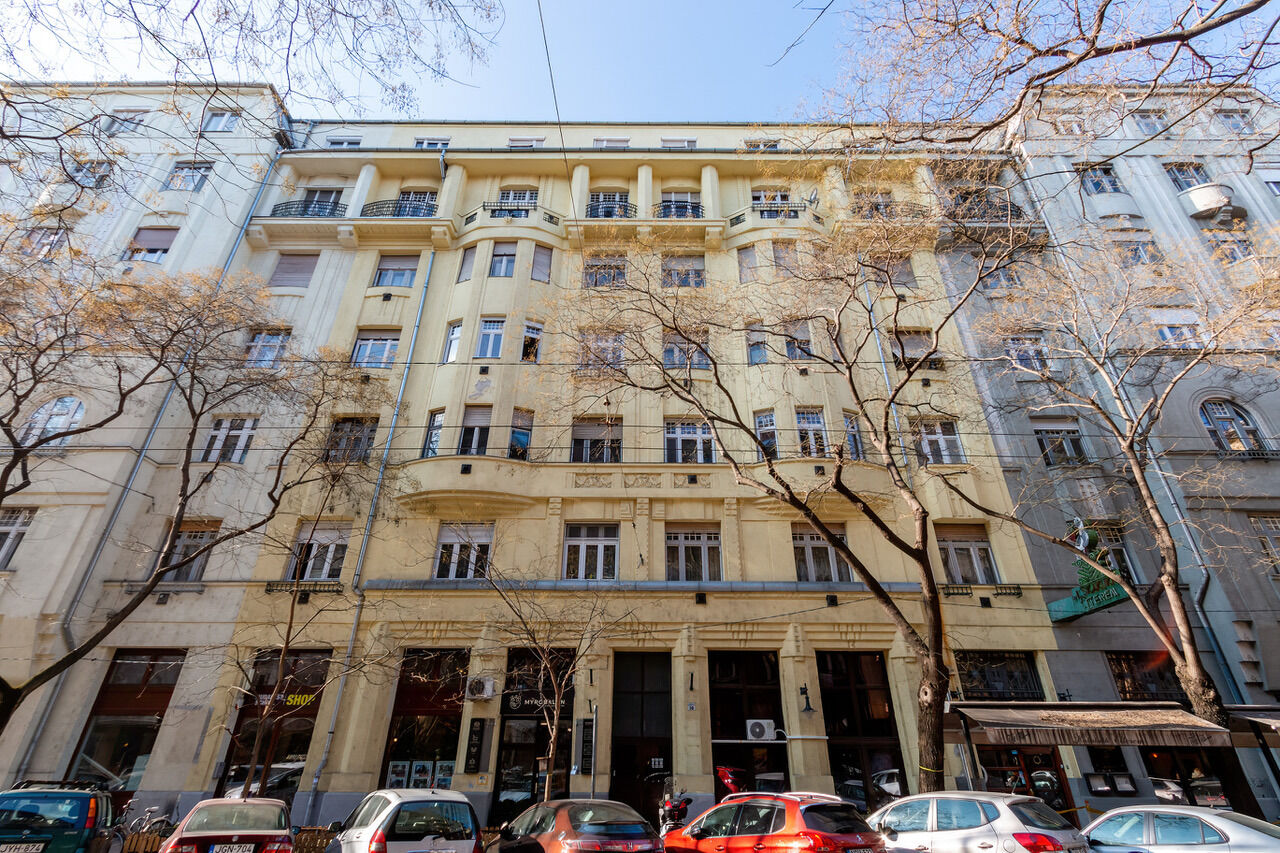 A ház utcai homlokzata a Pozsonyi útról
